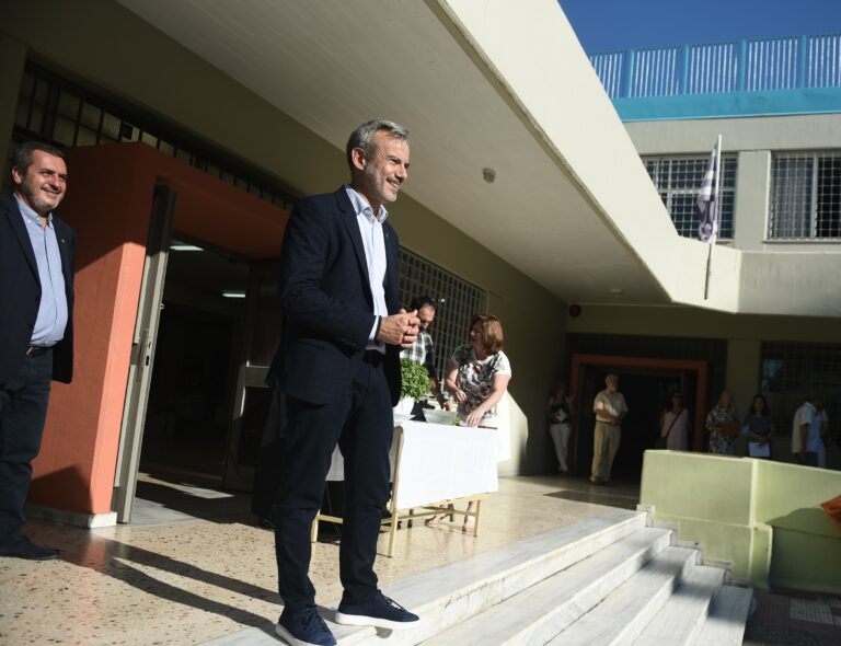 Παρουσία Ζέρβα το πρώτο κουδούνι στα 18ο και 8ο ΓΕΛ: «Ο Δήμος Θεσσαλονίκης δεν θα επιτρέψει καμία έκπτωση στην ποιότητα μέσα στα σχολεία»