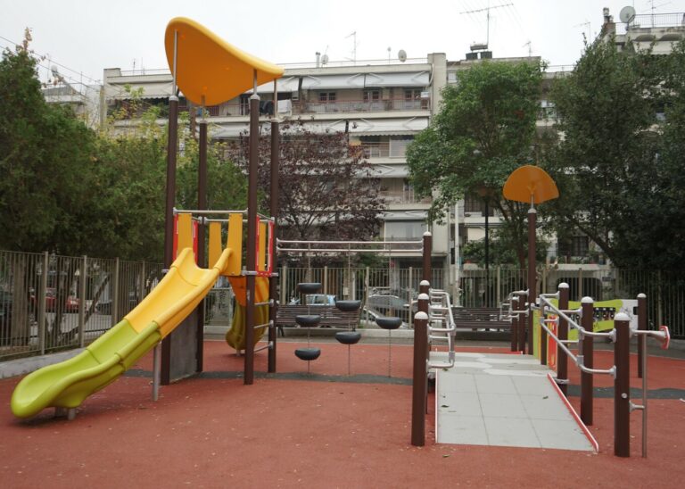 Αναβαθμίζονται, ομορφαίνουν κι ανοίγουν για όλα τα παιδιά οι παιδικές χαρές του Δήμου Θεσσαλονίκης