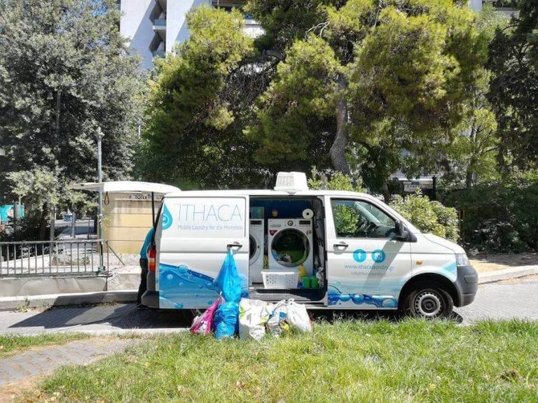 Καθαρά ρούχα από την Διεύθυνση Κοινωνικής Προστασίας του Δήμου Θεσσαλονίκης και την Ithaca Laundry
