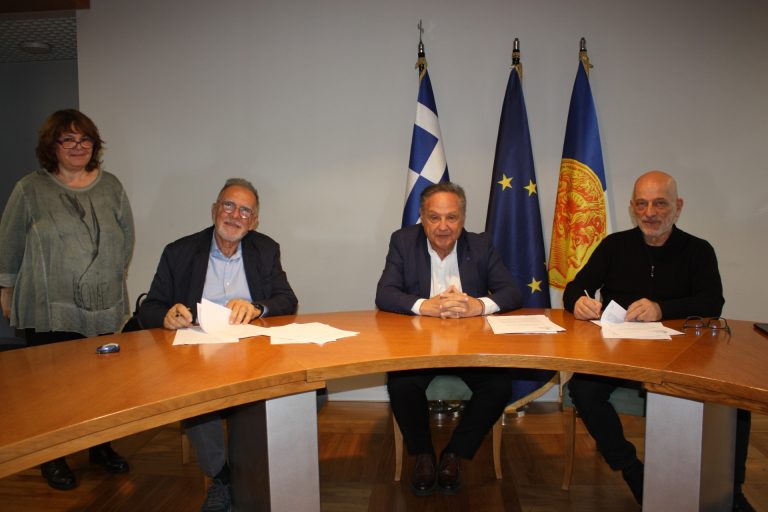 Υπογράφηκαν οι συμβάσεις για τα τρία νέα σχολεία στον Δήμο Θεσσαλονίκης